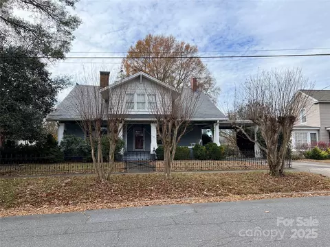 318 S Cedar St, Lincolnton, NC 28092