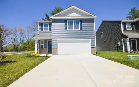 25 Caroline Valley Ln, Hendersonville, NC 28792