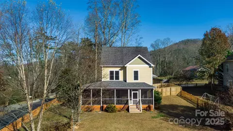11 Forest Park Ln, Asheville, NC 28803