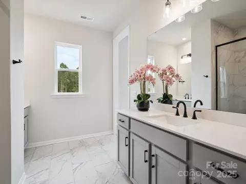 Bath - 619 Webster Ln, Cramerton, NC 28032 photo 2 of 3