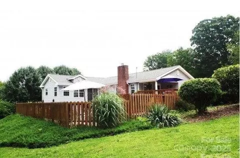 28 Herron St, Black Mountain, NC 28711