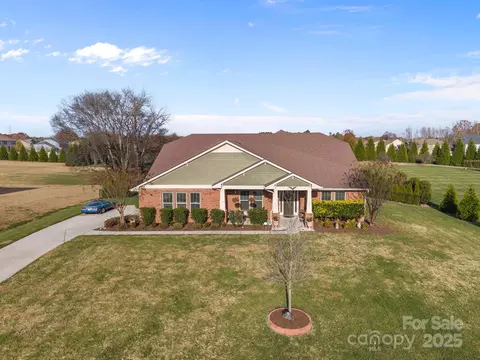 317 Candella Dr, Matthews, NC 28104