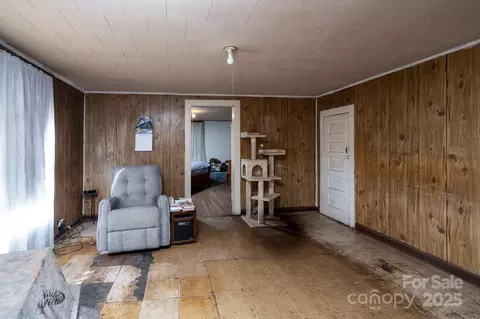 Living - 185 Hunter St, Salisbury, NC 28144 photo 1 of 2