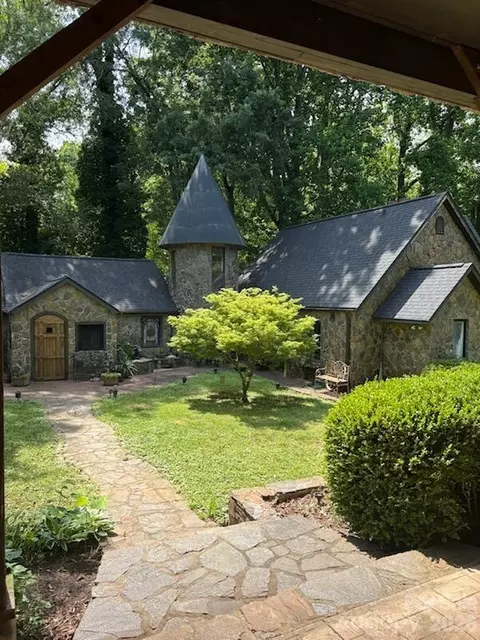 341 N Oak St, Statesville, NC 28677