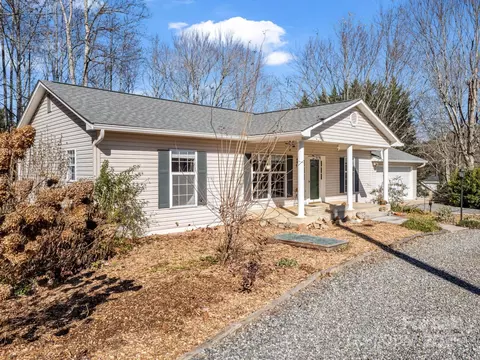 171 Dix Creek Apt 2 Rd, Leicester, NC 28748
