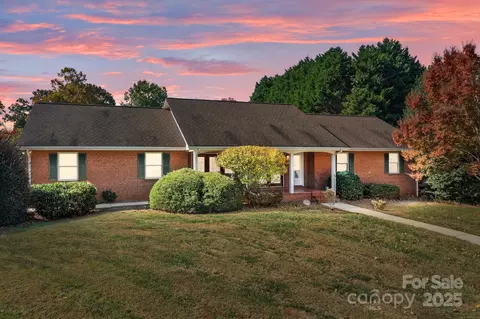 110 Ketch Ct, Mooresville, NC 28117