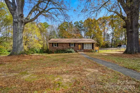 304 Tanglewood Dr, Kannapolis, NC 28081