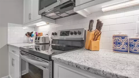 Kitchen - 1508 28th Street Se Ln SE, Hickory, NC 28602 photo 2 of 5