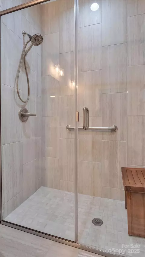 Bath - 1508 28th Street Se Ln SE, Hickory, NC 28602 photo 2 of 6