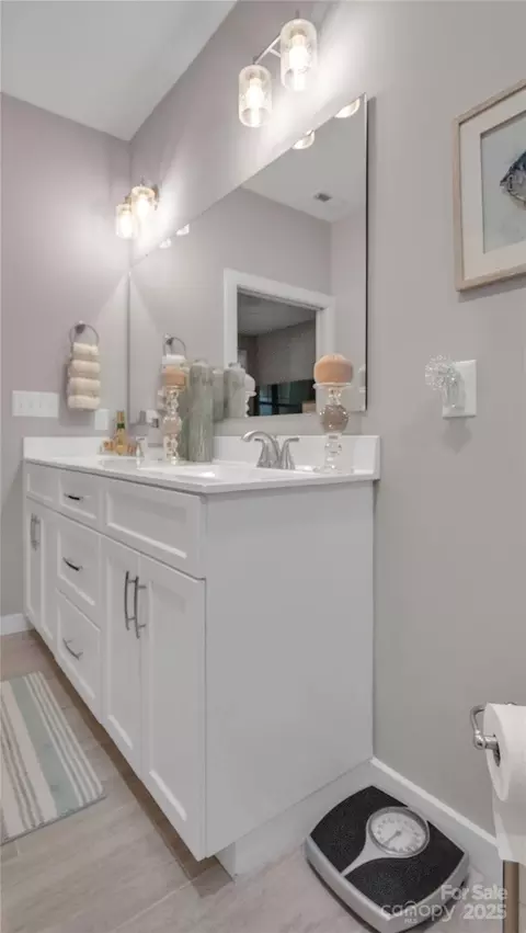 Bath - 1508 28th Street Se Ln SE, Hickory, NC 28602 photo 3 of 6