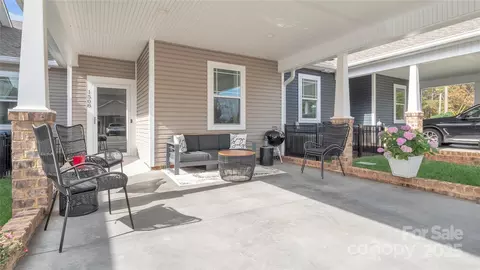 Exterior - 1508 28th Street Se Ln SE, Hickory, NC 28602 photo 1 of 7