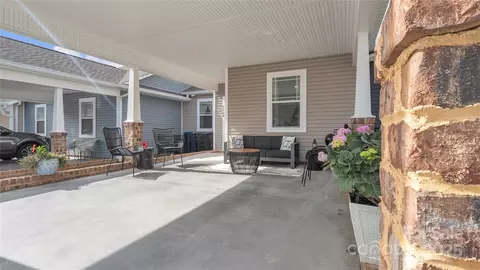 Exterior - 1508 28th Street Se Ln SE, Hickory, NC 28602 photo 3 of 7