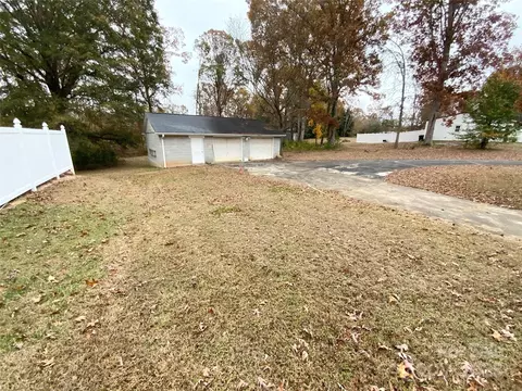 Exterior - 167 E High Rd, Bostic, NC 28018 photo 7 of 9