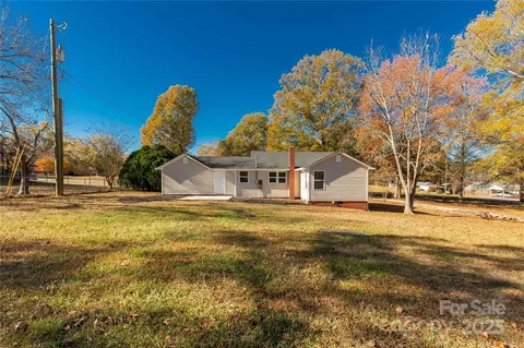 Exterior - 2429 Bartlett St, Lancaster, SC 29720 photo 5 of 6