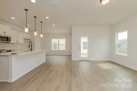 563 Cooley Dr, Salisbury, NC 28147 photo 4