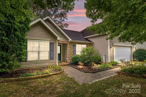 103 Golden Valley Dr, Mooresville, NC 28115