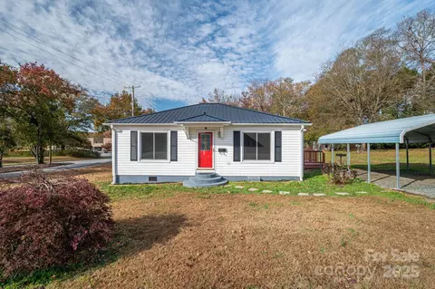 724 S Madison St, Lincolnton, NC 28092