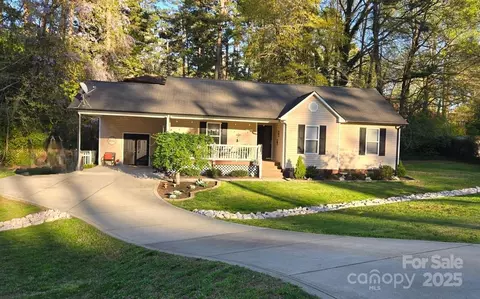 24 Doris Ct, Concord, NC 28025