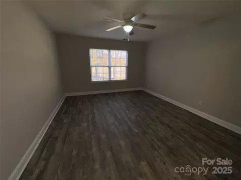 Living - 366 Courtland Ct, Kannapolis, NC 28081 photo 4 of 4