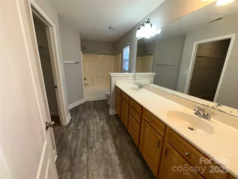 Bath - 366 Courtland Ct, Kannapolis, NC 28081 photo 2 of 6