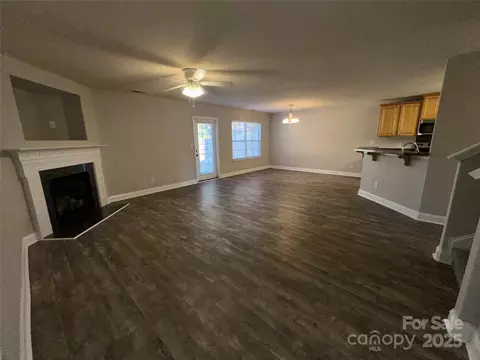 Living - 366 Courtland Ct, Kannapolis, NC 28081 photo 3 of 4