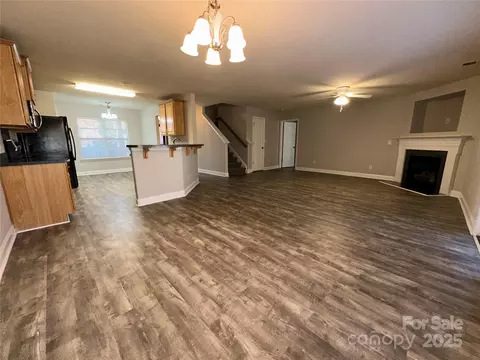 Living - 366 Courtland Ct, Kannapolis, NC 28081 photo 2 of 4