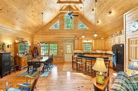 240 Ravenswood Dr, Marion, NC 28752