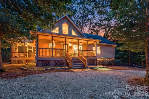 240 Ravenswood Dr, Marion, NC 28752