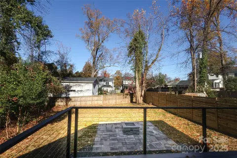 Exterior - 1007 Everett Pl, Charlotte, NC 28205 photo 6 of 8