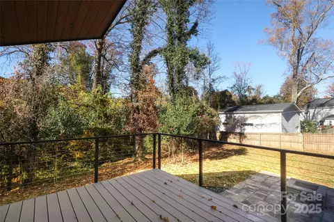 Exterior - 1007 Everett Pl, Charlotte, NC 28205 photo 7 of 8