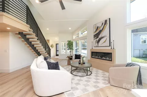 Living - 1007 Everett Pl, Charlotte, NC 28205 photo 2 of 5