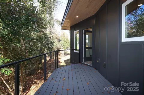 Exterior - 1007 Everett Pl, Charlotte, NC 28205 photo 5 of 8
