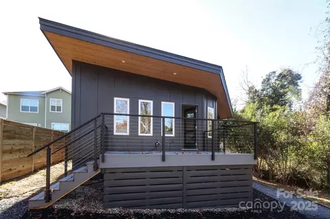 Exterior - 1007 Everett Pl, Charlotte, NC 28205 photo 8 of 8