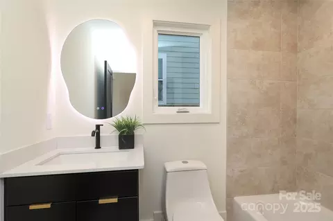 Bath - 1007 Everett Pl, Charlotte, NC 28205 photo 5 of 9