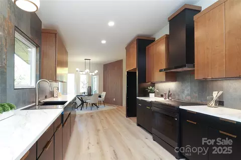 Kitchen - 1007 Everett Pl, Charlotte, NC 28205 photo 2 of 4