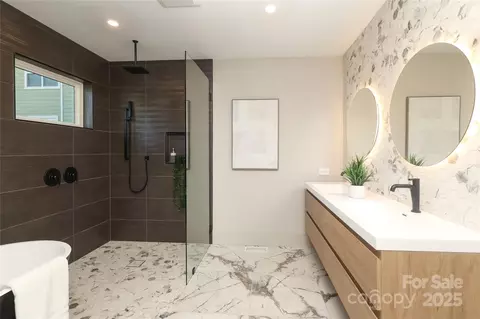 Bath - 1007 Everett Pl, Charlotte, NC 28205 photo 1 of 9