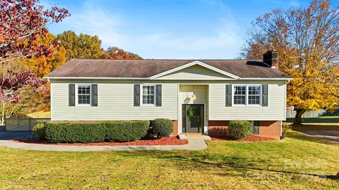 2216 Olde Well Se Rd SE, Hudson, NC 28638