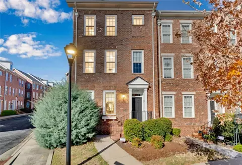 2305 Silver Crescent Dr, Charlotte, NC 28273