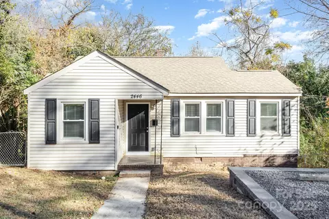 2446 Columbus Cir, Charlotte, NC 28208