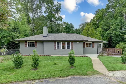 33 Monte Vista Rd, Candler, NC 28715