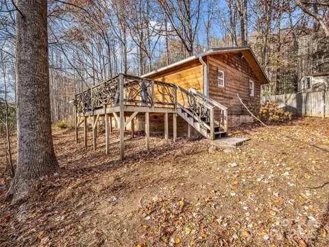 3620 Howard Gap Rd, Saluda, NC 28773