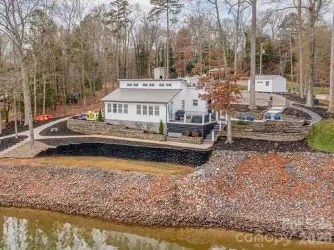 6788 Bucleigh Rd, Lake Wylie, SC 29710
