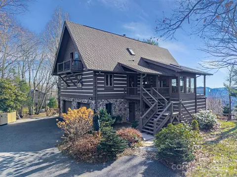 135 Grouse Point Rd, Maggie Valley, NC 28751