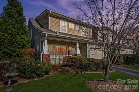 68 Fox Briar Dr, Fletcher, NC 28732