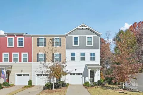 2932 Pirates Pl, Charlotte, NC 28216