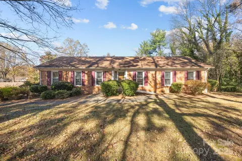 4423 Bob White Ct, Charlotte, NC 28213