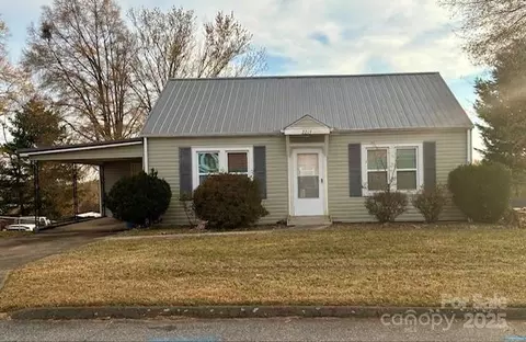 2219 6th Nw Ave NW, Hickory, NC 28601