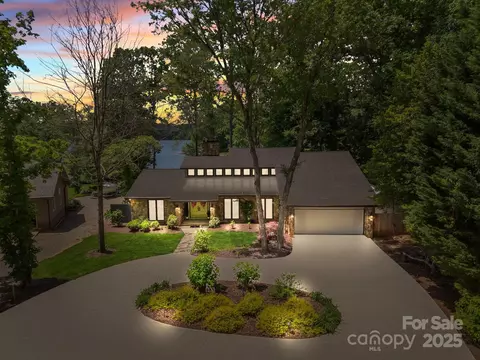570 Blue Heron Rd, Salisbury, NC 28146