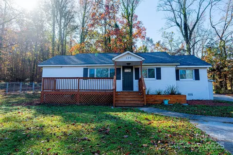 129 Lakeview Dr, Blacksburg, SC 29702