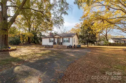 5793 Oak St, Fort Lawn, SC 29714